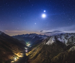 Луна, Венера и полярная звезда над Баксанской долиной, Кавказ