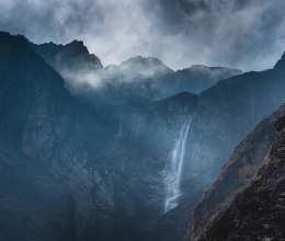 Скальный водопад в верховьях Годатабела, Непал